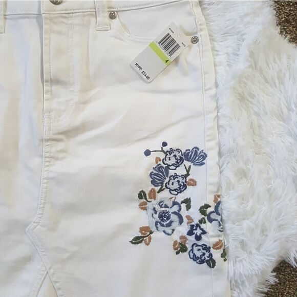 SEVEN7 White Floral Embroidered Skirt NWT Size 4 - Picture 6 of 10